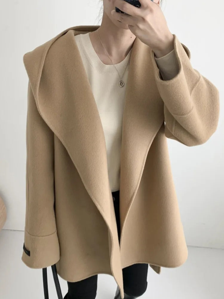 Elira – Manteau en laine avec capuche