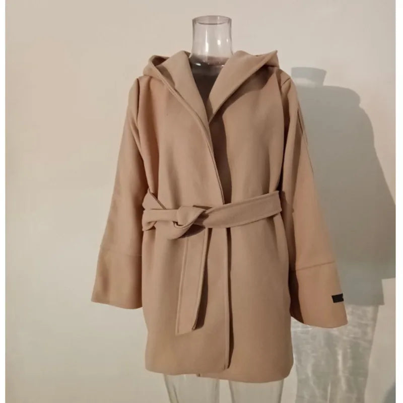 Elira – Manteau en laine avec capuche