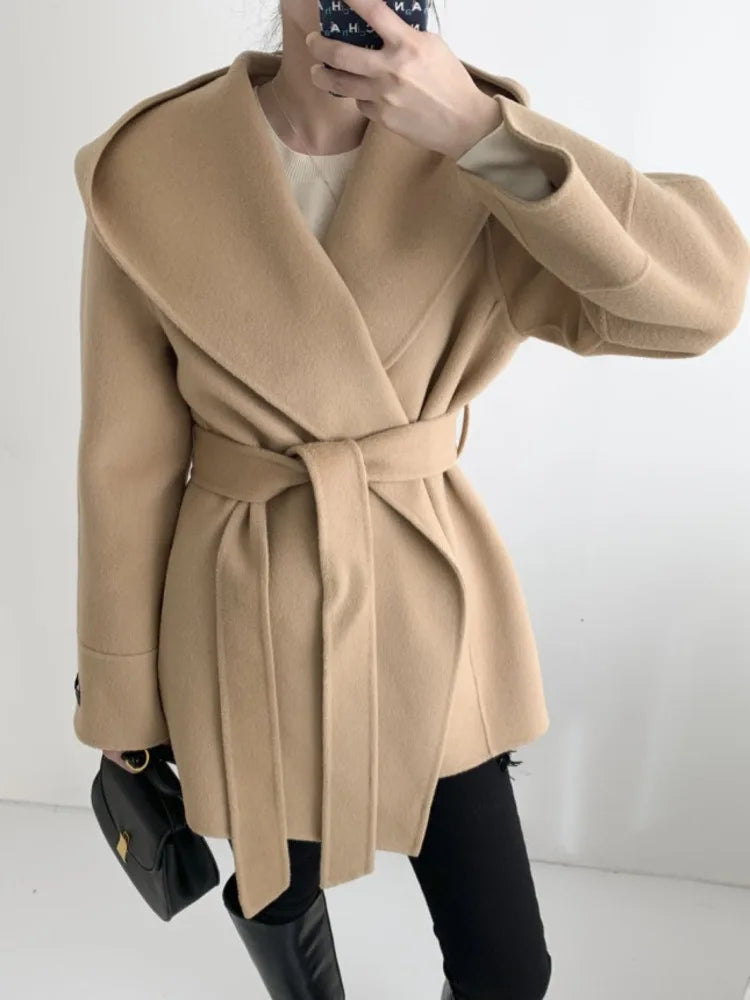 Elira – Manteau en laine avec capuche
